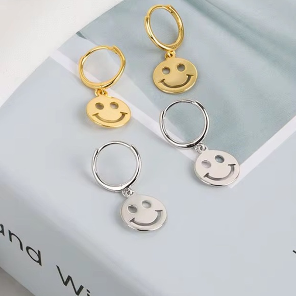 925 Sterling Silver Smiley Face Hoop Earrings - Picture 3 of 5